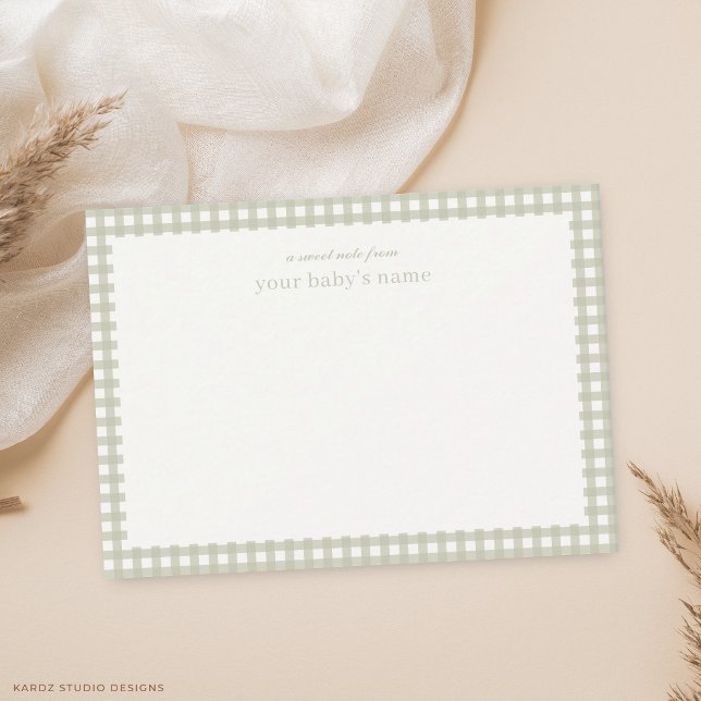 Tarjeta de nota para guardería de bebé con gingham (The card is shown in 3.5 x 2.5 inches and corner style.)
