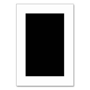 Tarjeta de número de mesa blanca y negra en blanco