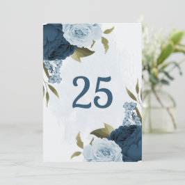 tarjeta de número de mesa con flores azules marino