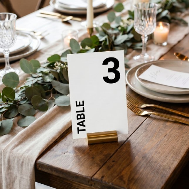 Tarjeta de número de mesa con letras blancas y neg (Subido por el creador)