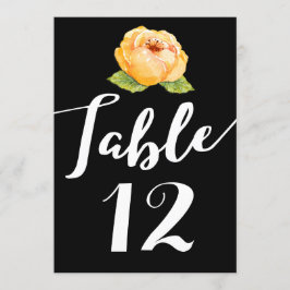 Tarjeta de número de mesa de boda con flores dorad