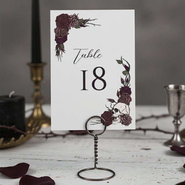 Tarjeta de número de mesa de boda gótica con cráne (Gothic Wedding Table Number Cards for Halloween, Hallowedding Party. Botanical Dark Floral Skull )