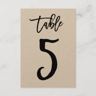 Tarjeta de número de mesa de Kraft con letra a man
