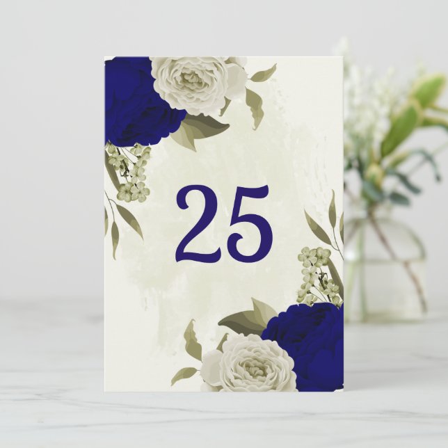 Tarjeta de número de mesa floral azul real beige (Anverso de pie)