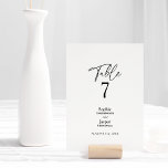 Tarjeta de número de tabla Boda simple clásica mod<br><div class="desc">Esta moderna y sencilla tarjeta de boda es perfecta para su boda moderno y elegante. Este diseño presenta una caligrafía negra simple, colocada sobre un fondo blanco y claro neutro para que se ajuste a su clásico boda tradicional o minimalista boda boho en primavera, verano, otoño o invierno. Por favor,...</div>