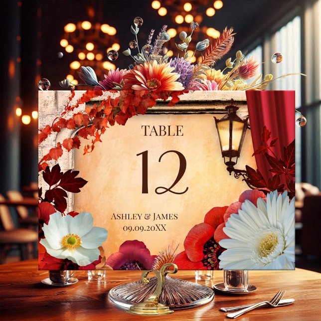 Tarjeta de número de tabla bohemiana floral clásic (Table number card featuring a classic Italian design with autumn leaves and flowers on terra cotta)