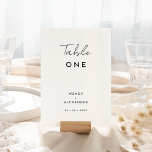 Tarjeta de número de tabla de Boda de guión modern<br><div class="desc">Presentamos nuestro diseño de tarjetas de números de mesa Boda de escritura blanca moderna, donde el minimalismo moderno se integra con el arte de la caligrafía. Esta estética curada le aporta un aire de sofisticación a su día especial - con un toque de encanto boho e informal. La combinación de...</div>
