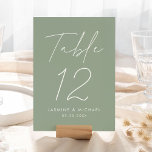 Tarjeta de número de tabla de Boda verde con guión<br><div class="desc">Tarjetas simples y modernas con números de tabla boda con "Table" mostradas en un guión blanco escrito a mano con un fondo verde sabio (o un color de su elección). Para solicitar las tarjetas de tabla de boda verde de sabios: agregue su nombre, fecha de boda y número de tabla....</div>