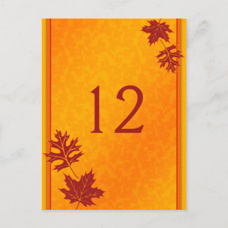 Tarjeta de número de tabla de hojas de otoño
