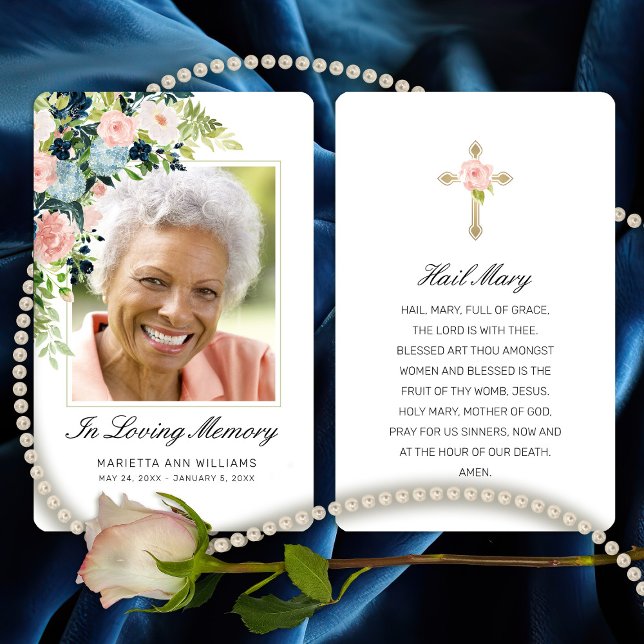 Tarjeta de oración de fotos florales de color rosa (In Loving memory photo pink blue watercolor floral prayer card)