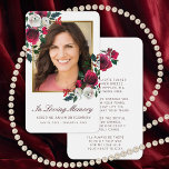 Tarjeta de oración de la foto de oro de la flor ro<br><div class="desc">Envíe esta elegante tarjeta de oración floral personalizado a la familia y amigos en recuerdo de su ser querido. Este diseño presenta una foto en la parte delantera enmarcada en oro falso con rosas de color rojo y blanco pintados a mano con vegetación. Debajo, en la escritura burdeos, están las...</div>