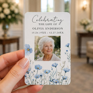 Tarjeta de oración fúnebre azul con foto de celebr