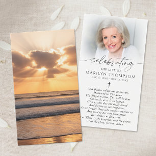 Tarjeta de oración fúnebre con cruz y foto del ata