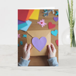 Tarjeta de papel kraft con corazón de lavanda