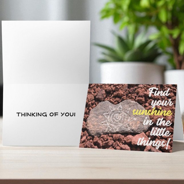 Tarjeta de Pensamiento de Ti con Sol Grabado a Man (Cover and inside template text standard folding greeting card)