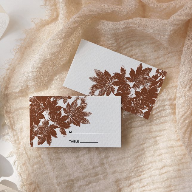 Tarjeta de plaza del Boda del sello de la hoja de  (Fall in Love with these woodsy place cards)