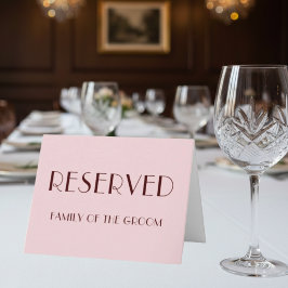 Tarjeta de plaza reservada para boda marrón y rosa