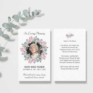 Tarjeta de plegaria conmemorativa floral en memori