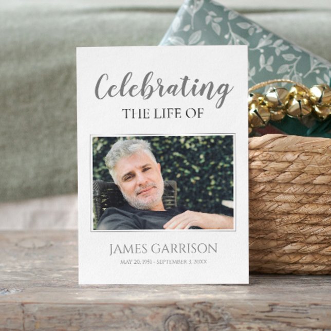 Tarjeta de plegaria funeraria elegante y gris con  (Subido por el creador)