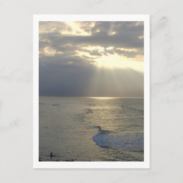 TARJETA DE POSTAL, SURFERS TOMANDO LAS ÚLTIMAS OLA (Anverso)