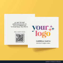 Tarjeta de presentación cuadrada con logotipo de c