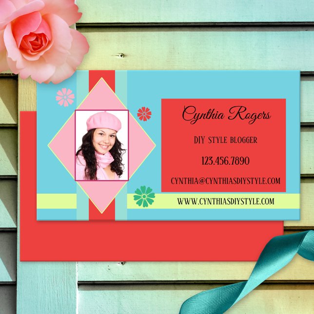 Tarjeta de presentación de Blogger de fotos de afi (Business card featuring your own photo framed by a retro design in pastel colors with red)