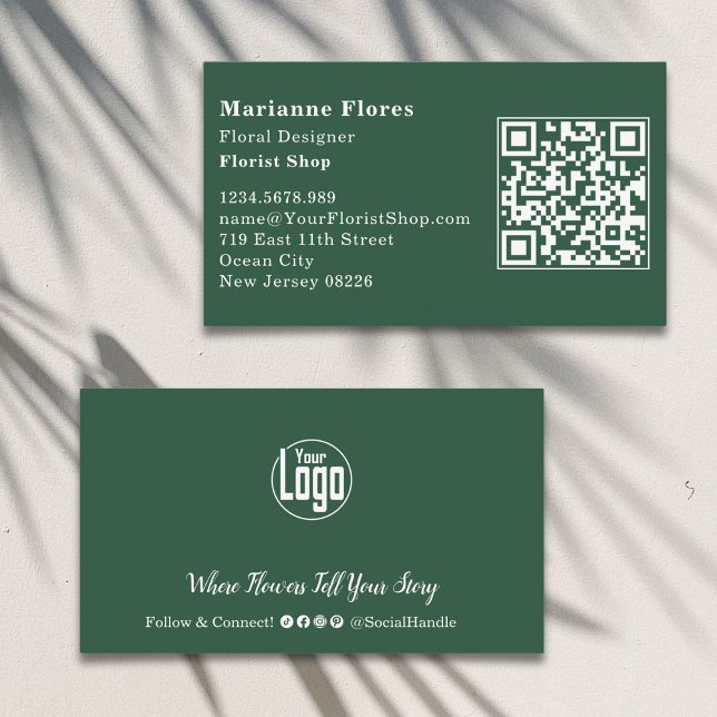 Tarjeta de presentación de Florismo Blanco y Verde (Scannable Green and White Florist Business Card, Landscape, QR code, Logo)