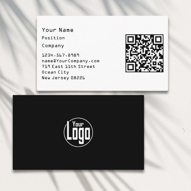 Tarjeta de presentación de la empresa en blanco y  (Simple Scannable Black and White Company Business Card with Logo)