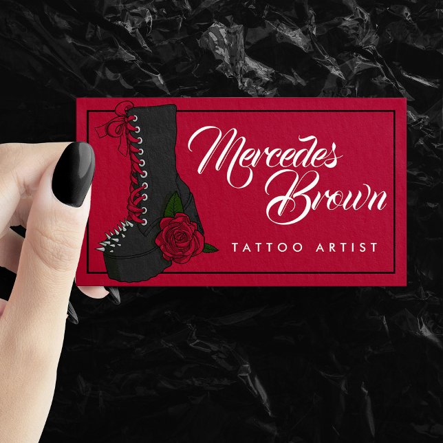 Tarjeta de presentación del artista del tatuaje ro (Gothic Script Boot Red Tattoo Artist Business Card)