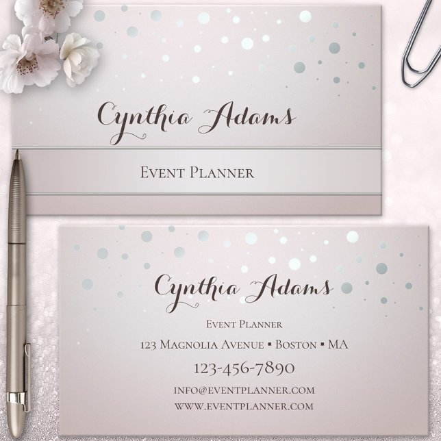 Tarjeta de presentación del planificador de evento (Event planner business card featuring chic sparkling silver confetti on a blush pink background)