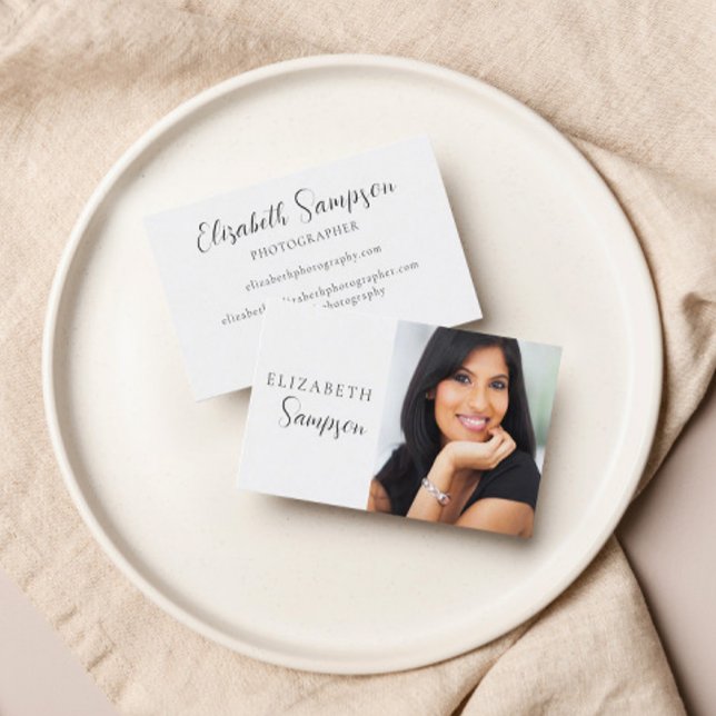 Tarjeta de presentación minimalista en blanco y ne (Subido por el creador)