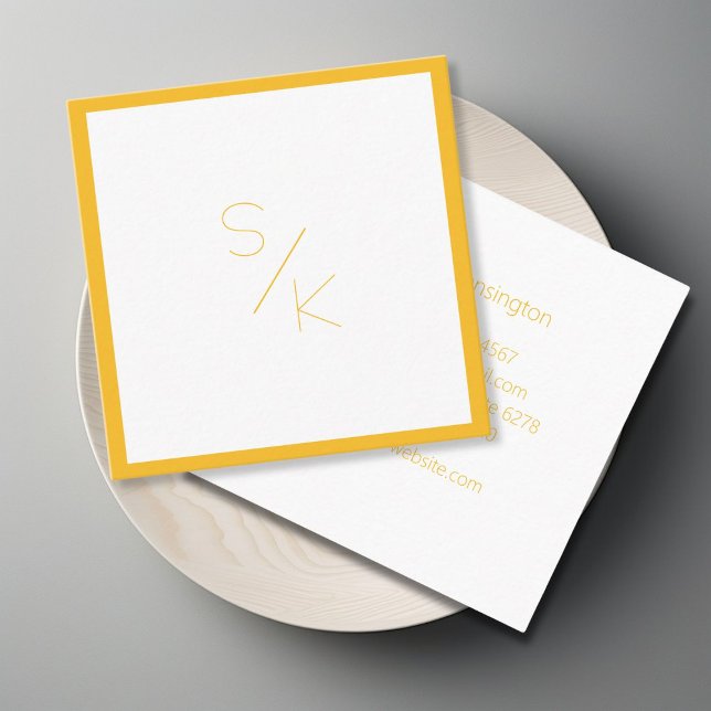 Tarjeta de presentación moderna de color amarillo  (Modern Pur Yellow White Monogram Business Card)