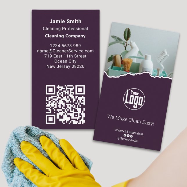 Tarjeta de presentación para limpiador blanco y pú (Scannable Purple and White Cleaner Business Card)