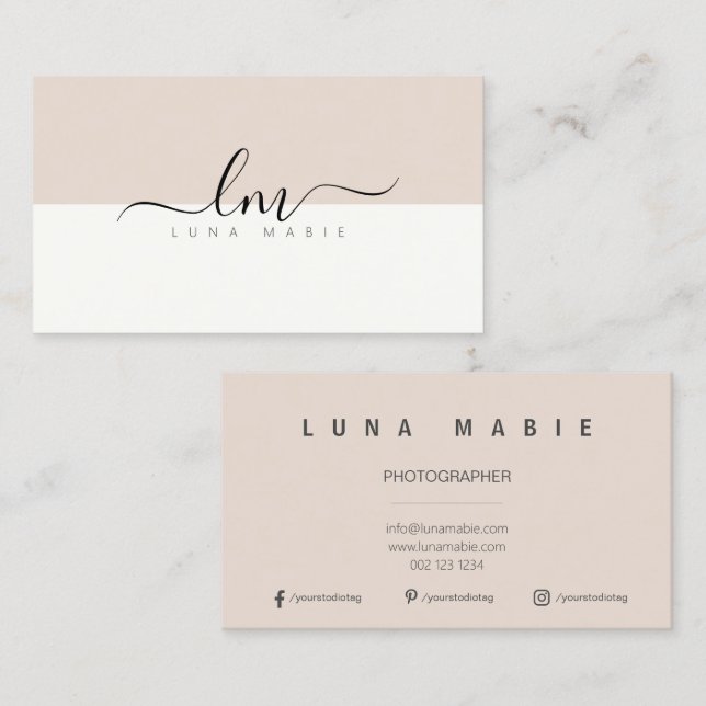 Tarjeta De Presentación Violeta y blanca, monograma caligráfico minimalist (Anverso / Reverso)