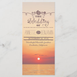 Tarjeta de programa de boda playera al atardecer