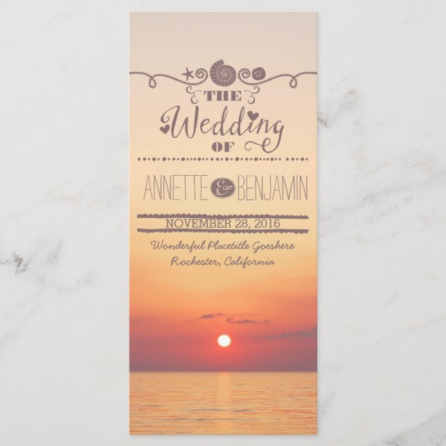 Tarjeta de programa de boda playera al atardecer (Anverso)