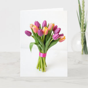 Tarjeta de ramo de flores de tulipán fresco