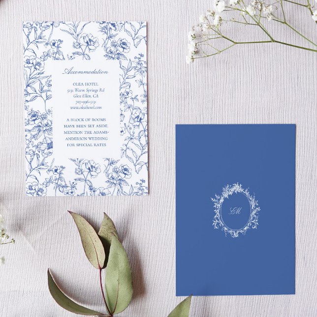 Tarjeta De Recepción Alojamiento Boda en toile de Fench Blue Chinoiseri (Accommodation enclosure card with blue victorian chinoiserie blue pattern and monogram crest)