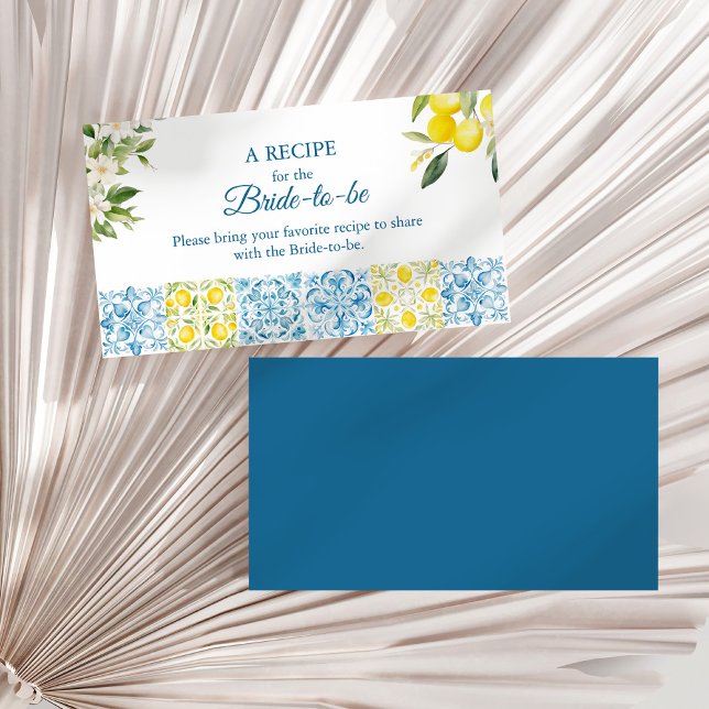 Tarjeta De Recepción Azulejos azules y ducha de novia lemones comparten (Blue Tiles and Lemons Bridal Shower Share A Recipe Enclosure Card on a white dry palm leaf.)