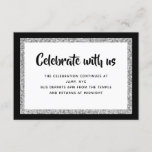 Tarjeta De Recepción Bat Mitzvah Purpurinoso Elegante negro y plateado<br><div class="desc">Esta tarjeta de inserción de moda incluye letras en negrita en la parte delantera con un aspecto en capas en purpurina plateado y blanco, y una parte posterior de color sólido. Agregue el texto utilizando el formulario de plantilla. Cambie el tipo de letra, el diseño y los colores utilizando la...</div>