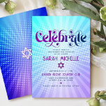 Tarjeta De Recepción Bat Mitzvah Retro Boho Gradiente azul púrpura negr<br><div class="desc">¡Estén orgullosos, regocijaos y exhiban este hito de su Bat Mitzvah favorito! Incluya este retro groovy boho, inserción personalizada para obtener información adicional sobre su evento. Tipografía divertida, de moda, audaz morada y azul marino con la tipografía moderna sans serif superpone un fondo de rayos pop turquesa y morado gradiente...</div>