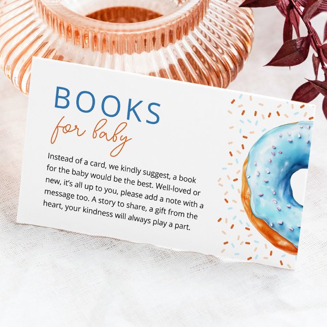 Tarjeta De Recepción Bebé de donut azul rociando libros para bebé (Subido por el creador)
