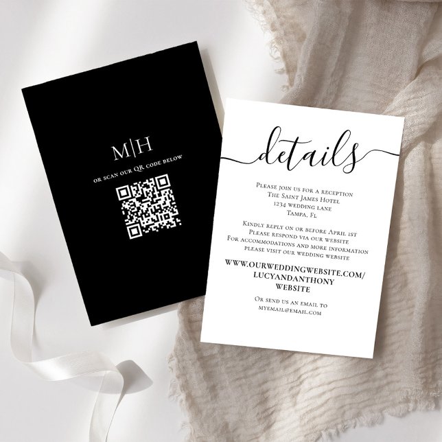 Tarjeta De Recepción Boda blanco y negro Detalles del código QR (Simple calligraphy black and white details card with QR code and monogram. )