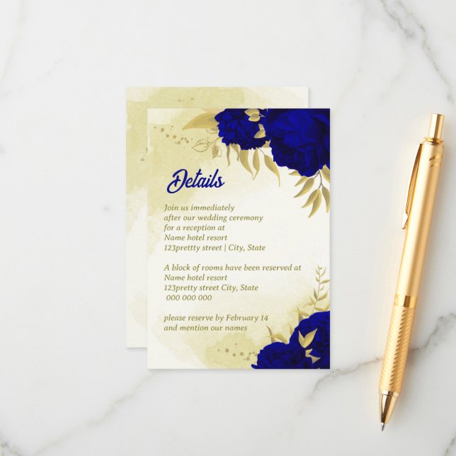 Tarjeta De Recepción Boda botánico de oro de flores azules reales (Anverso/Reverso In Situ)