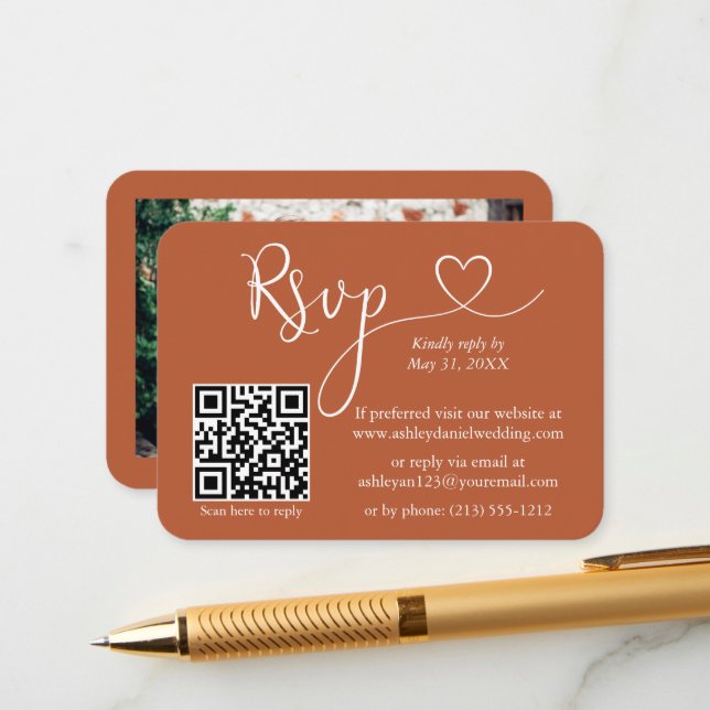 Tarjeta De Recepción Boda de fotografía caligráfica Terracotta RSVP QR (Anverso/Reverso In Situ)
