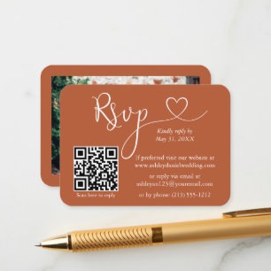 Tarjeta De Recepción Boda de fotografía caligráfica Terracotta RSVP QR