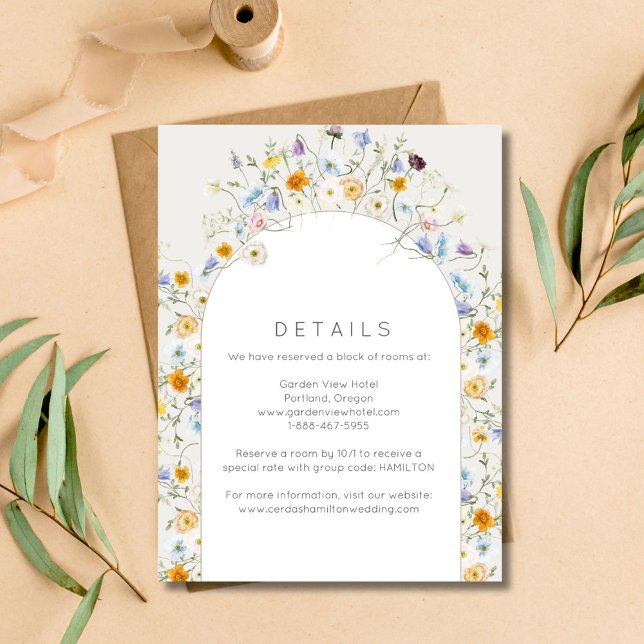 Tarjeta De Recepción Boda de verano de la primavera del Jardín de las F (Wildflower Garden Spring Details Wedding Enclosure Card)