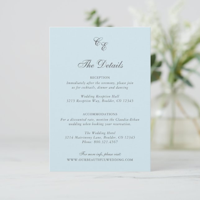 Tarjeta De Recepción Boda elegante de monograma azul en polvo clásico (Anverso de pie)