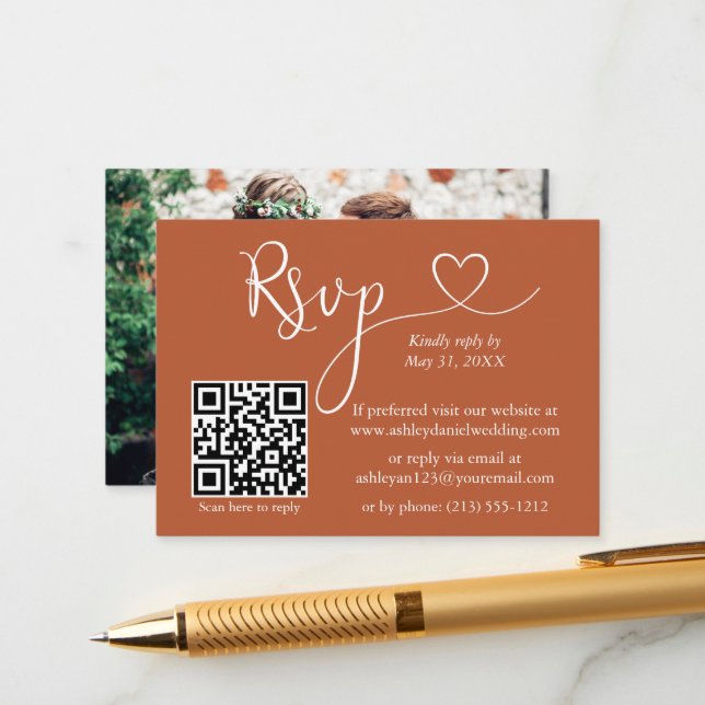 Tarjeta De Recepción Boda fotográfico caligráfico Terracotta QR RSVP (Anverso/Reverso In Situ)