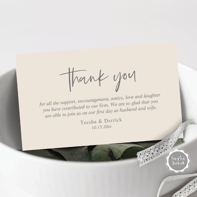 Tarjeta De Recepción Boda Gracias, gabinete de escritura simple y moder (Wedding Thank you card, in modern casual script, dark grey and cream design)